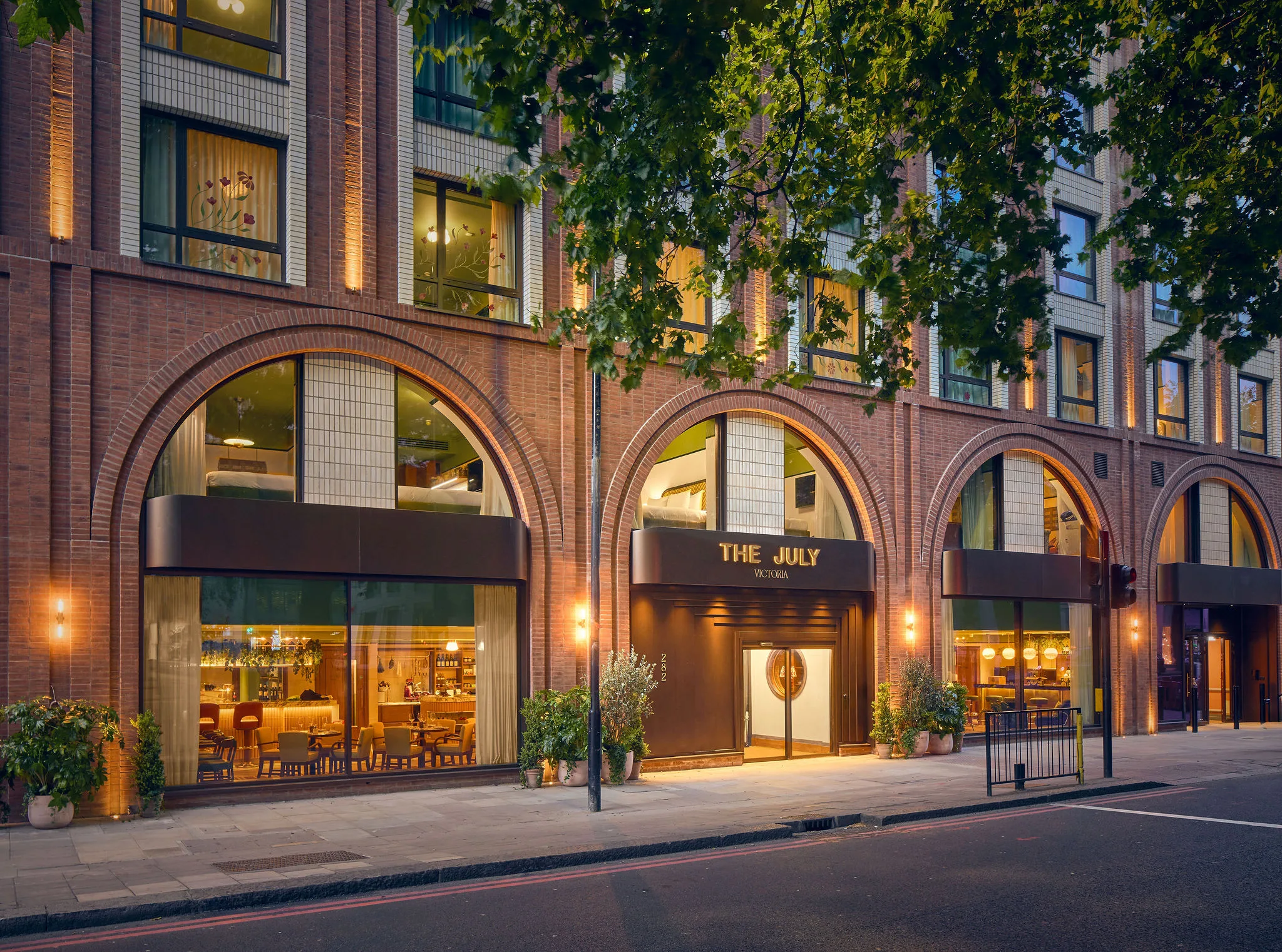 Booking a serious London apartment: what we'd tell a friend